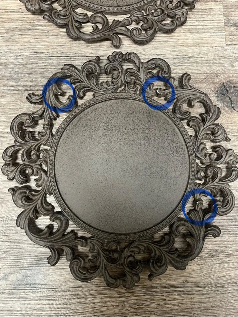 GG COLLECTION METAL CHARGERS – SET OF 4 DECORATIVE PLATES